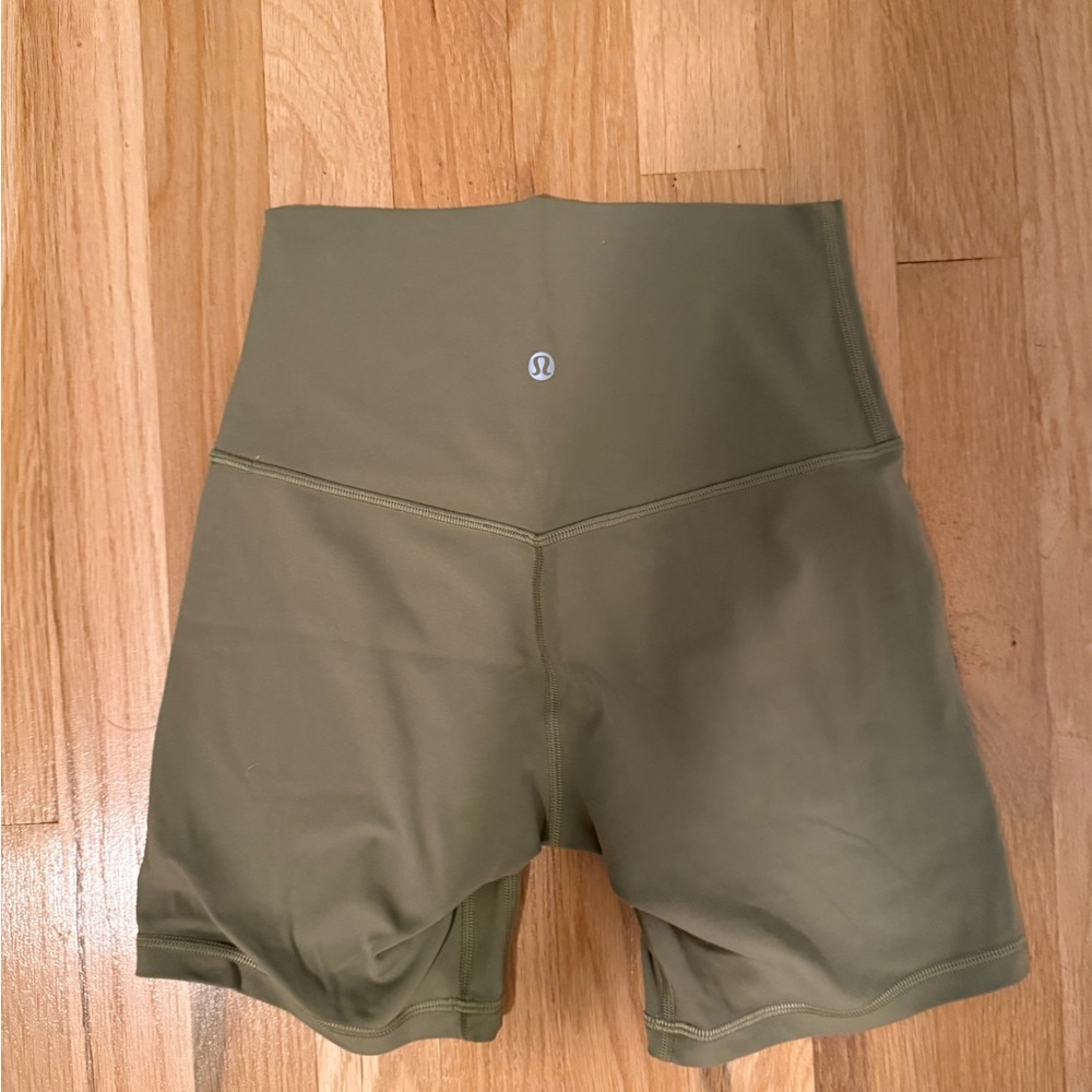 Lululemon Biker Shorts Size 4 in Green